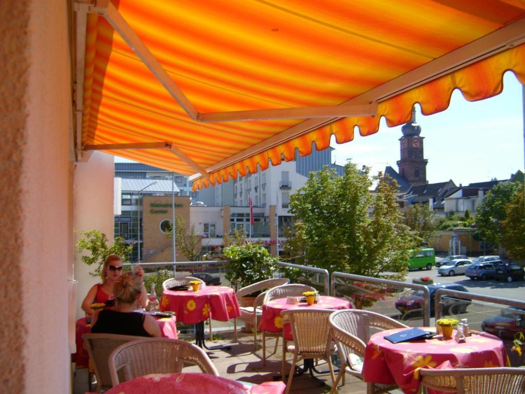 StadtCafé Pension Grünstadt Extérieur photo