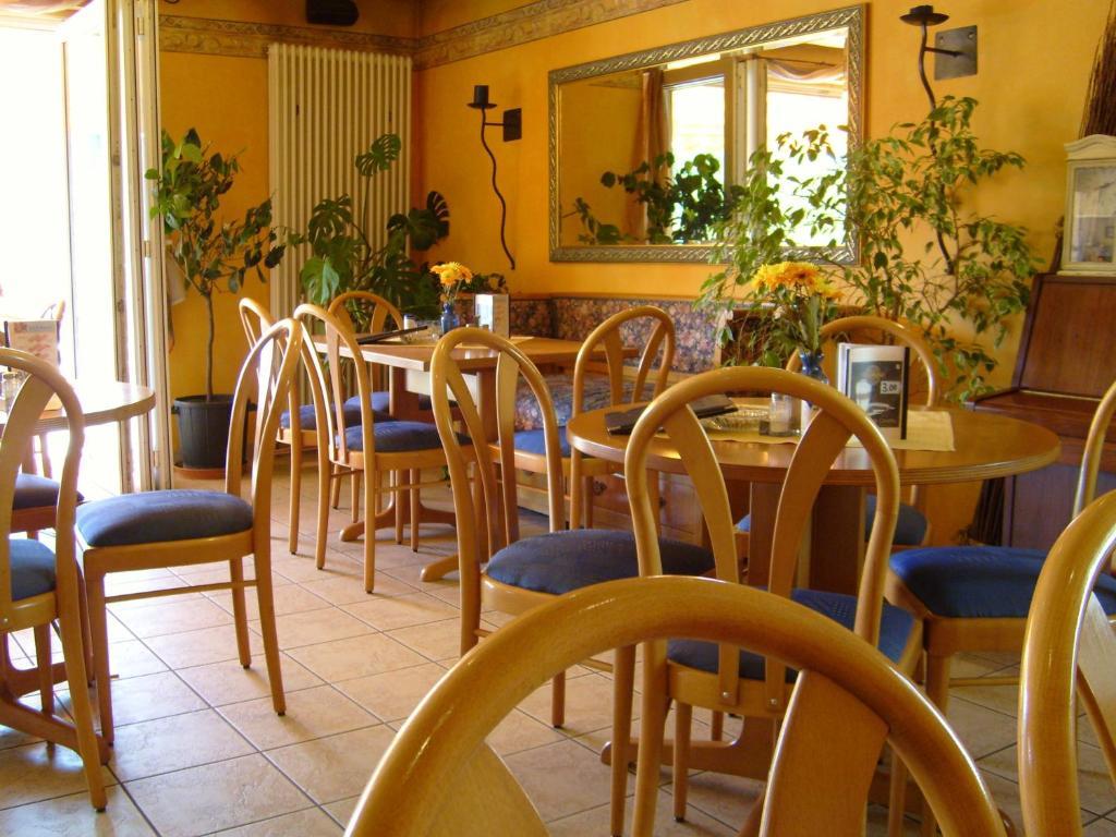 StadtCafé Pension Grünstadt Extérieur photo